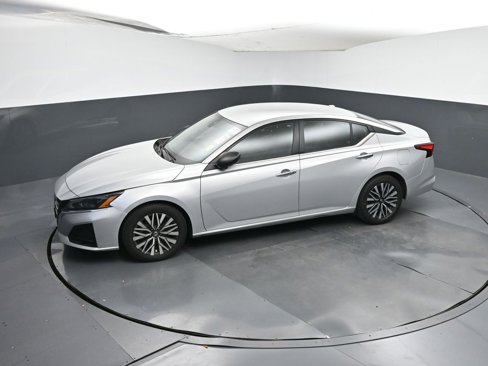 Used 2024 Nissan Altima 2.5 SV image 18