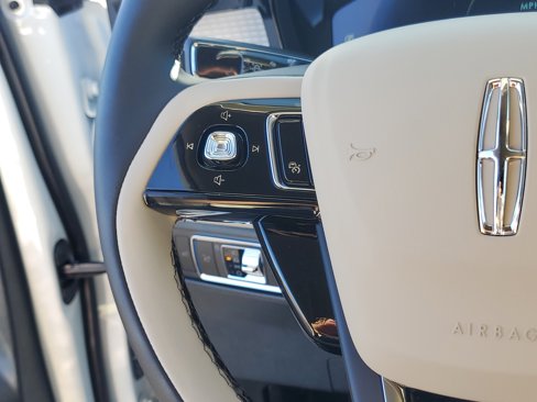 New 2026 Lincoln Corsair Premiere image 17