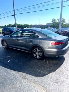 Used 2022 Volkswagen Passat 2.0T SE image 3