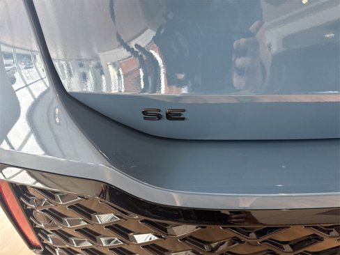 New 2025 Volkswagen Tiguan SE R-Line image 6
