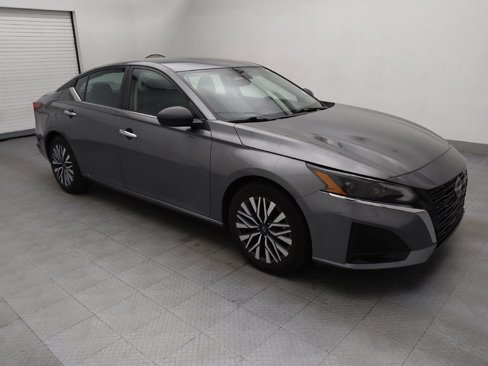 Used 2024 Nissan Altima 2.5 SV image 11