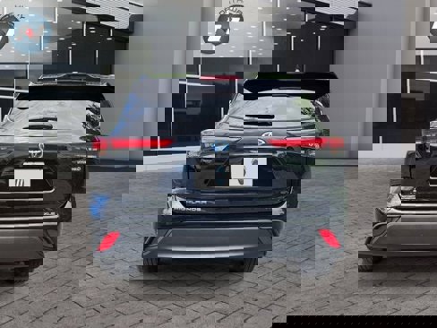 Used 2022 Toyota Highlander XLE image 4