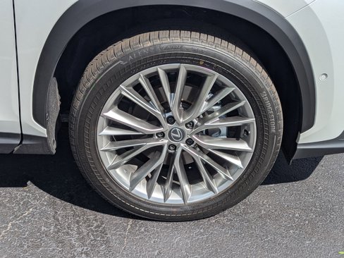 Used 2025 Lexus NX 300h AWD w/ Luxury Package image 11