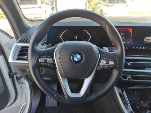 Used 2025 BMW X5 xDrive50e image 14
