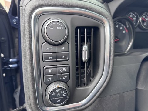 Used 2022 Chevrolet Silverado 1500 RST image 12