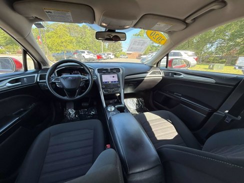 Used 2020 Ford Fusion SE image 20