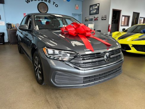 Used 2024 Volkswagen Jetta S image 2