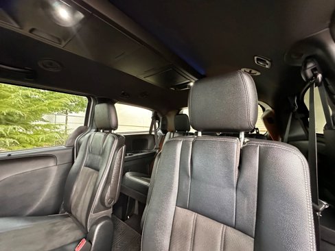 Used 2019 Dodge Grand Caravan SXT w/ Driver Convenience Group image 21