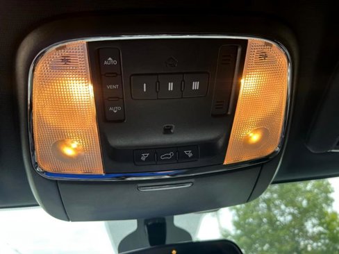 Used 2021 Jeep Grand Cherokee Laredo X image 16