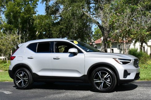 Used 2025 Volvo XC40 B5 Core image 8