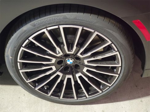 New 2026 BMW 760i xDrive w/ Executive Package image 5