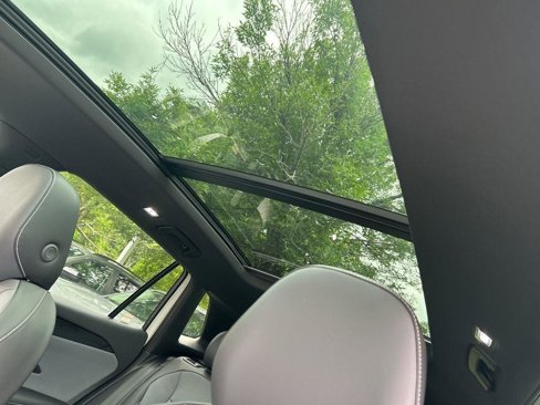 New 2025 Volkswagen Tiguan SE R-Line image 17