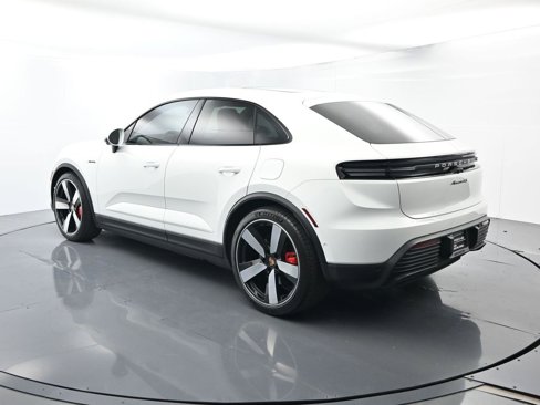 Certified 2025 Porsche Macan 4S Electric image 3