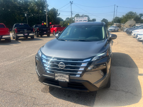 Used 2024 Nissan Rogue SV image 2