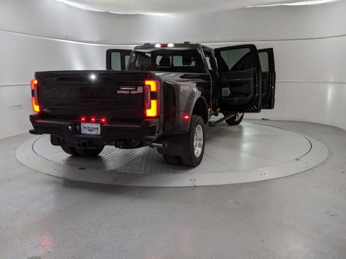 Certified 2025 Ford F450 Platinum w/ FX4 Off-Road Package image 9