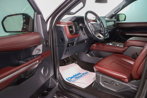 Used 2023 Ford Expedition Limited image 3