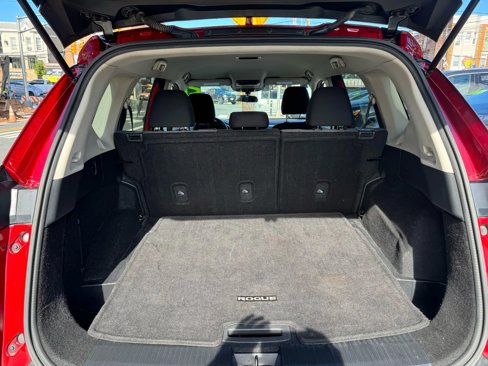 Used 2021 Nissan Rogue SV image 14