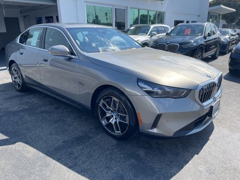 Used 2024 BMW i5 eDrive40i w/ Premium Package image 1