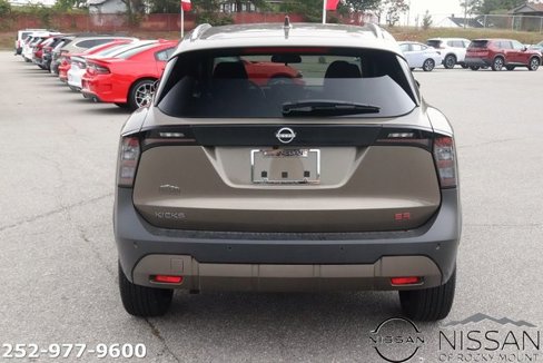 Used 2025 Nissan Kicks SR image 6