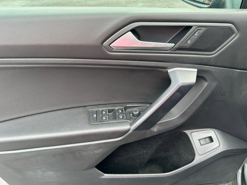 Used 2021 Volkswagen Tiguan SEL w/ 3rd Row Seat Package image 9