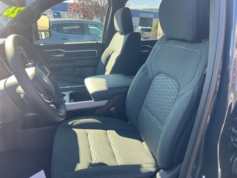 New 2026 RAM 1500 4x4 Crew Cab image 8