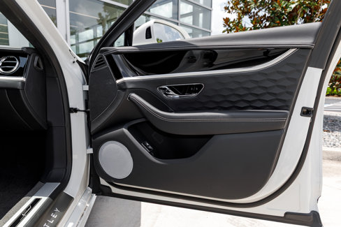 New 2025 Bentley Flying Spur Plug-In Hybrid image 48