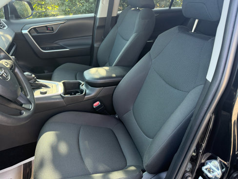 Used 2022 Toyota RAV4 LE image 21