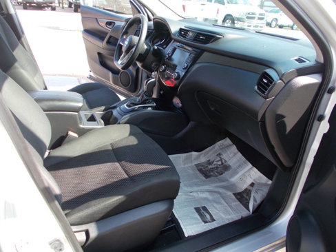Used 2019 Nissan Rogue Sport S image 9