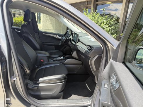 Certified 2025 Ford Escape SE image 27