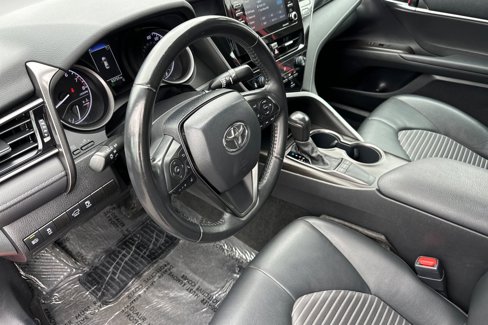 Used 2022 Toyota Camry SE image 10