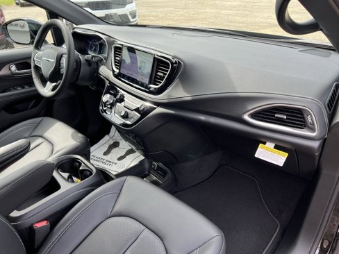 New 2026 Chrysler Pacifica Select image 11
