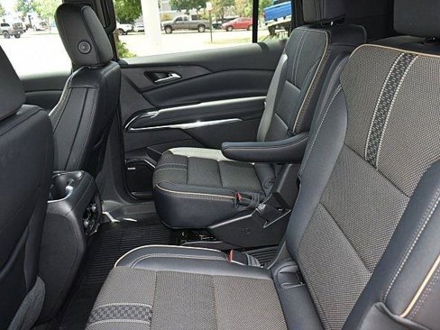 New 2025 Chevrolet Traverse High Country w/ LPO, Floor Liner Package image 9