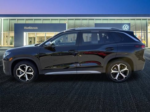 Certified 2025 Volkswagen Tiguan SE image 7