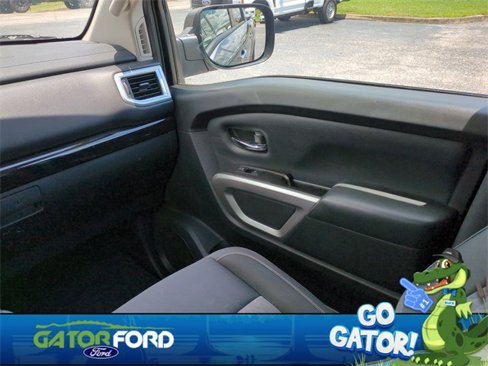 Used 2020 Nissan Titan SV w/ Accessory Utility Package image 17