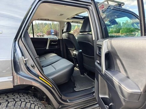 Used 2022 Toyota 4Runner SR5 Premium image 25