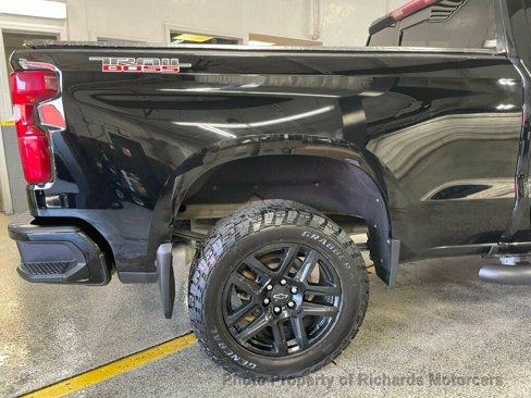 Used 2020 Chevrolet Silverado 1500 LT Trail Boss w/ Midnight Edition image 7