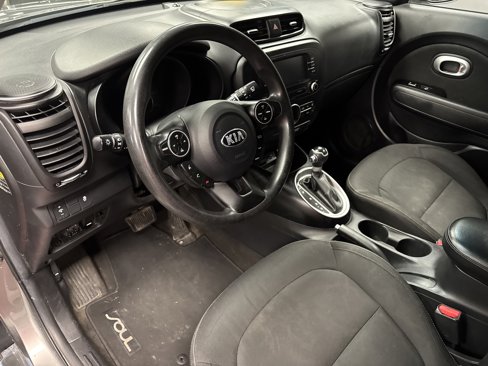 Used 2017 Kia Soul + image 10