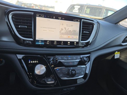 New 2025 Chrysler Pacifica Select image 45