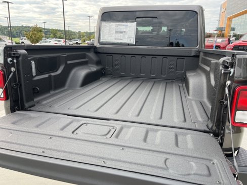 New 2025 Jeep Gladiator Sport image 19