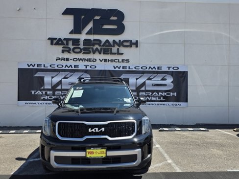 Used 2024 Kia Telluride EX w/ EX Captain's Chair Package image 2