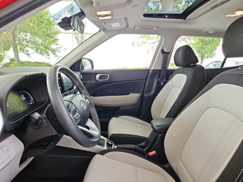 Used 2024 Hyundai Venue SEL image 23