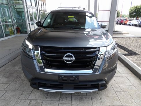 Certified 2023 Nissan Pathfinder Platinum image 2