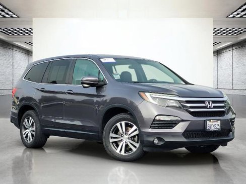 Used 2017 Honda Pilot EX image 2