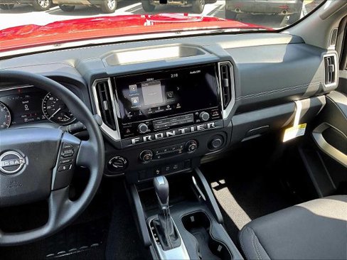 Certified 2025 Nissan Frontier SV image 18