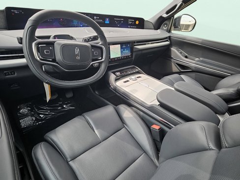 New 2025 Lincoln Navigator Reserve image 17