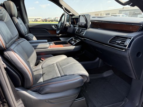 Used 2024 Lincoln Navigator Black Label image 10