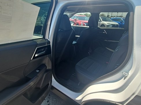 New 2025 Mitsubishi Outlander SE image 33
