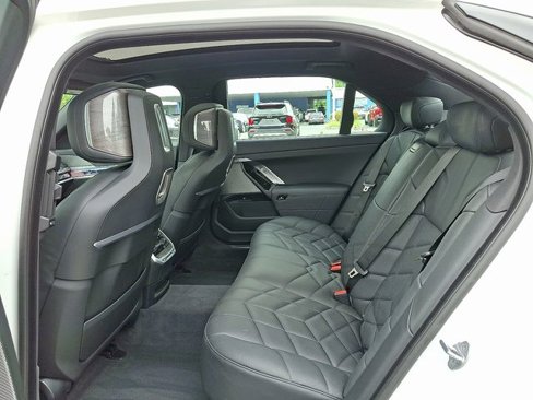 Used 2025 BMW 740i xDrive image 12