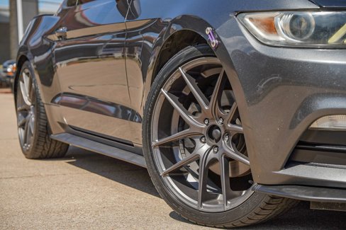 Used 2017 Ford Mustang Coupe image 2
