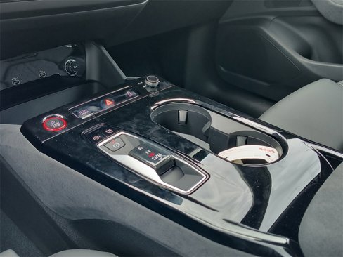 New 2025 Audi SQ6 e-tron Premium Plus image 10